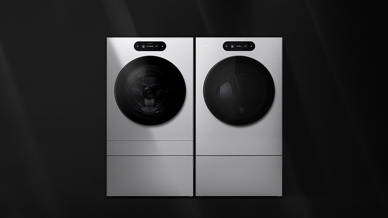 어두운 배경 위에 LG SIGNATURE 2세대 세탁기와 건조기 이미지